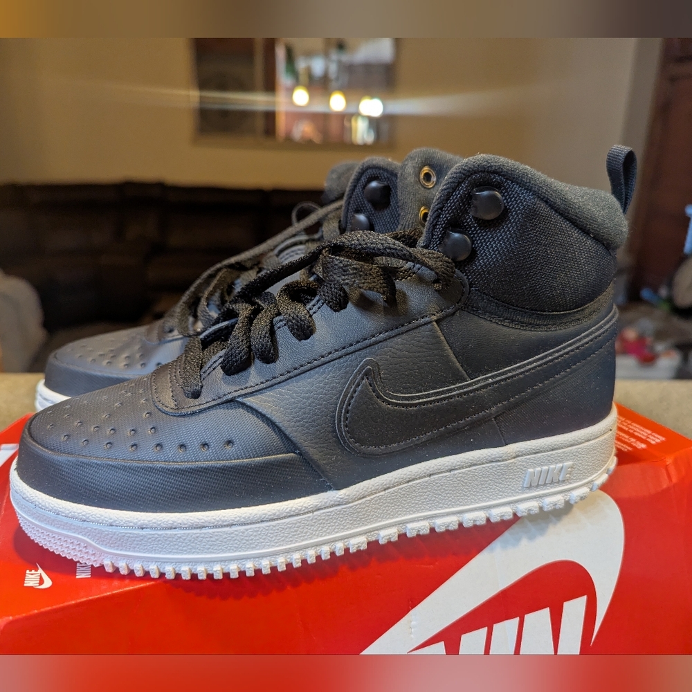 Nike Court Vision Mid WNTR Black High-Top Sneaker 6M/7.5W